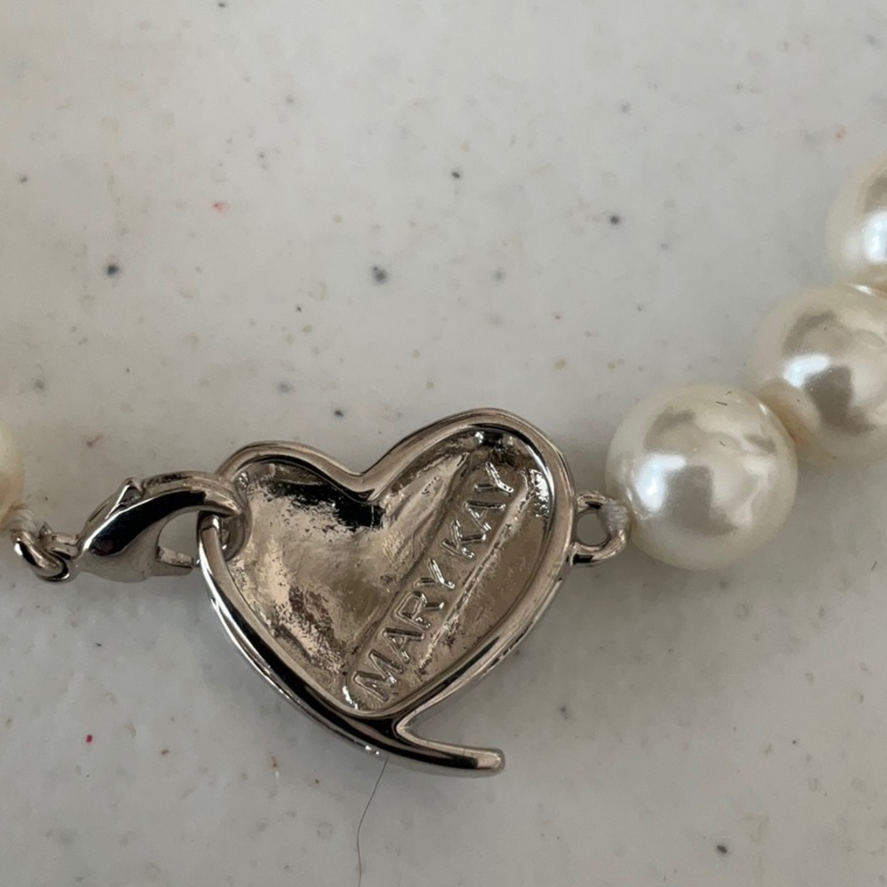 Mary Kay Pearl Bracelet - Picture 3 of 3